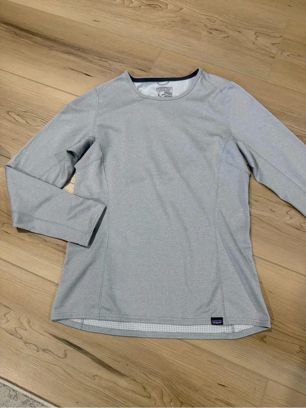 Patagonia‎ womens Capilene Midweight Crew base layer size medium light grey